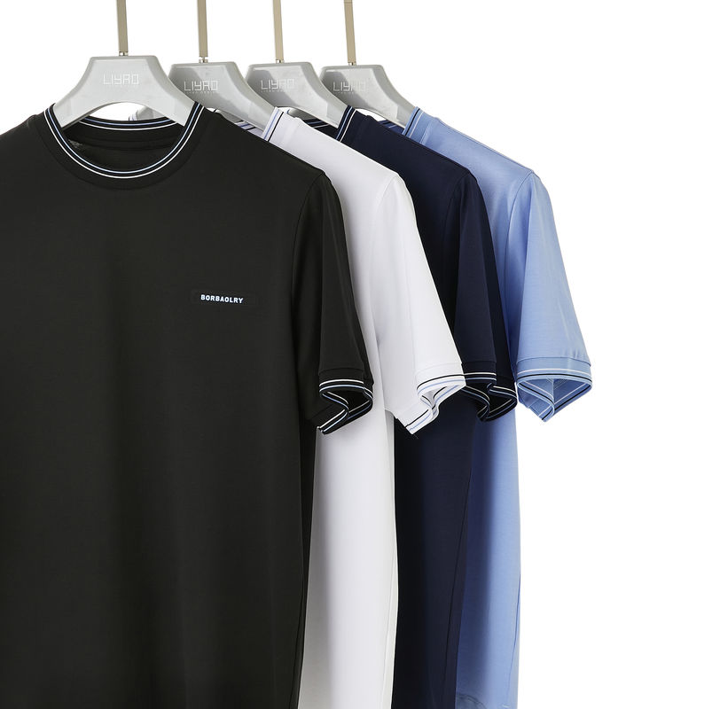Camiseta corta de hombre con material de algodón de gran tamaño y logotipo personalizado en un diseño simple